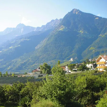 Apartment In Dorf Tirol Near Tirol Castle * Tirolo